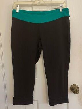 Lucy Capri Crop Leggings